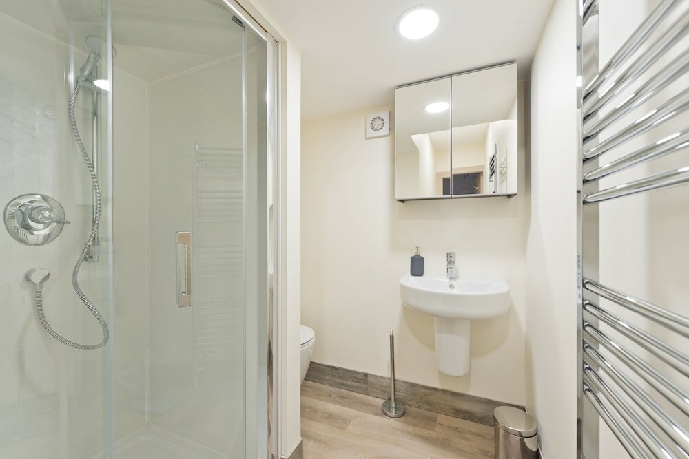 Фото Henrietta Suites City Centre