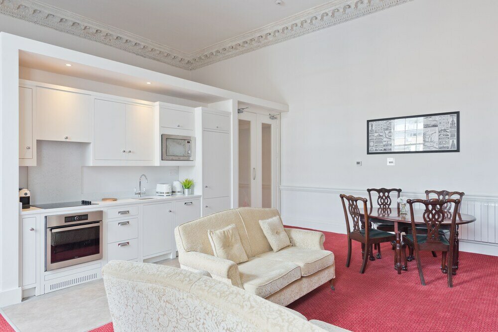 Фото Henrietta Suites City Centre