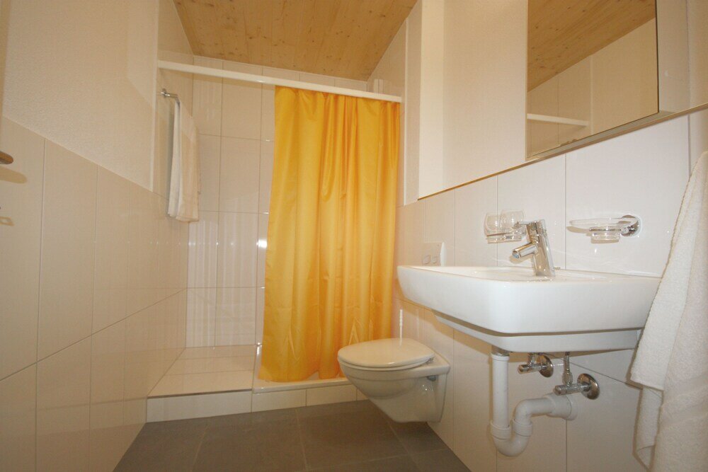 Фото Swiss Star Oerlikon Station