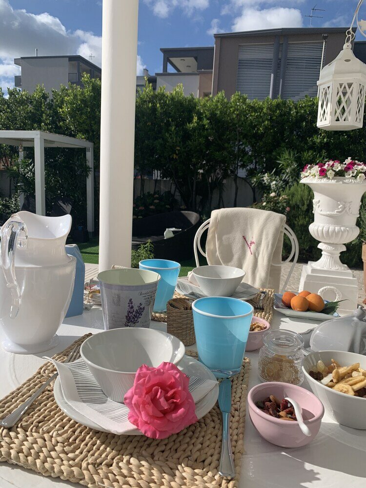 Фото White House Luxury Hospitality