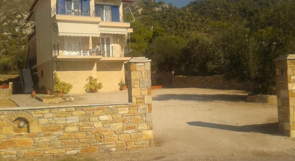 Фото отеля 2