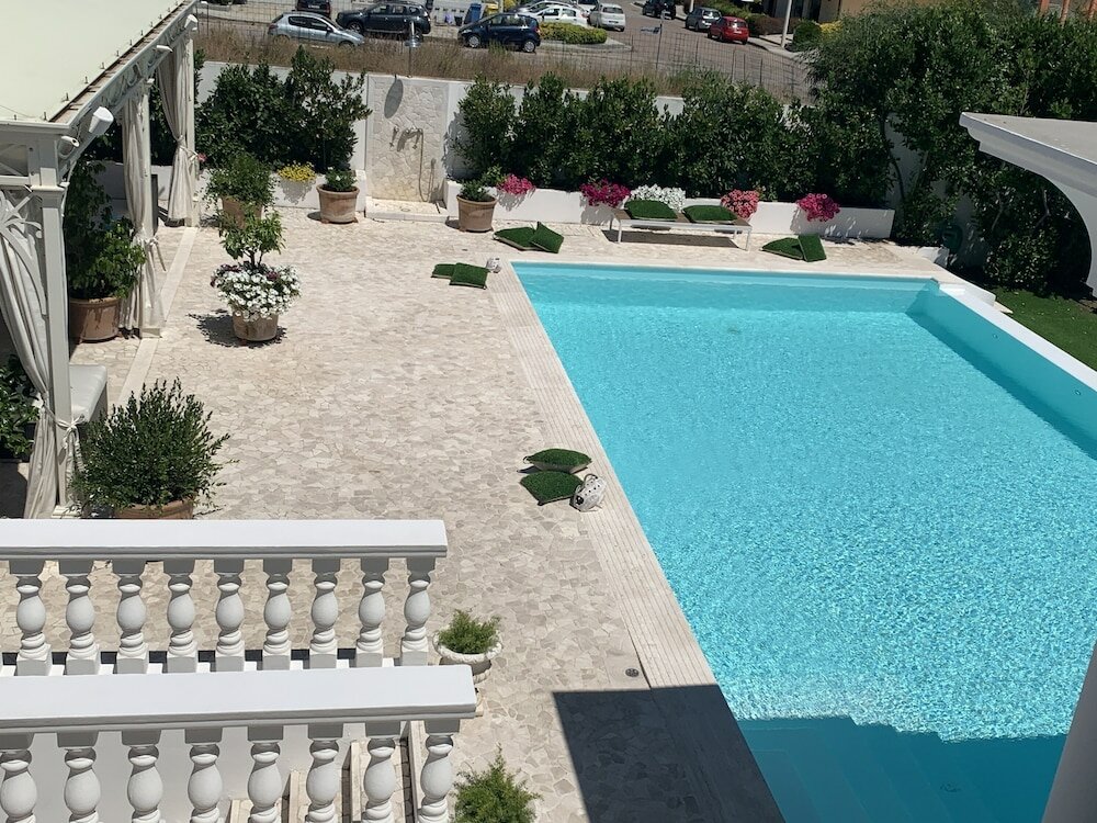 Фото White House Luxury Hospitality