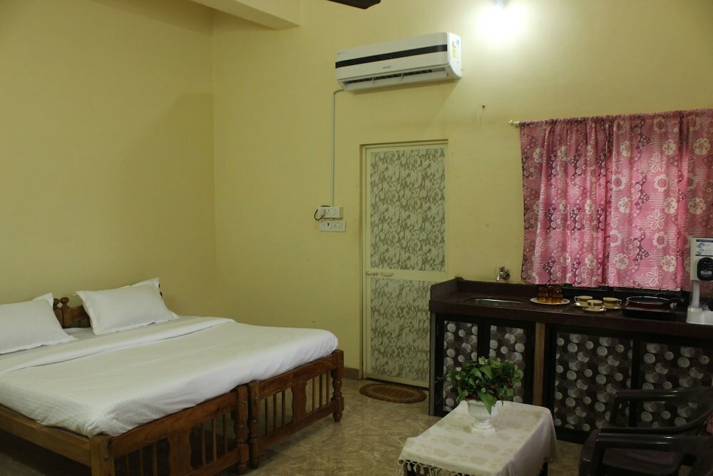 Фото Oyo 6236 Home Studio Near Sinquerim Beach