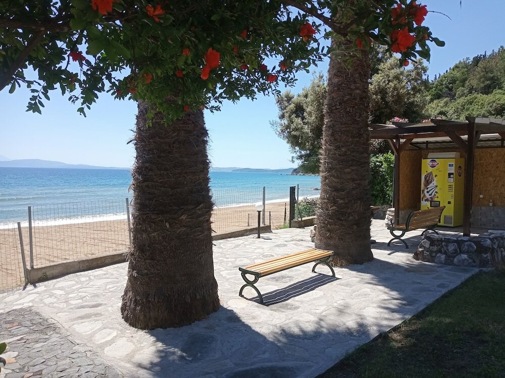 Фото Pension Karvounoskala