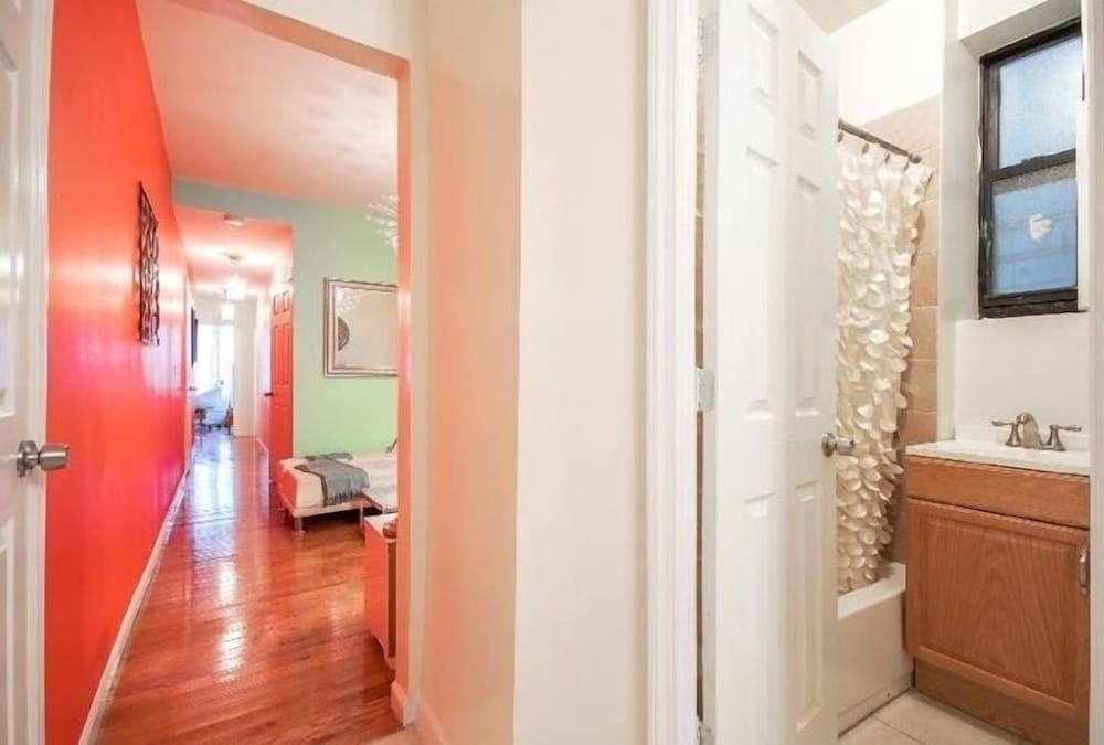 Фото Washington Heights Apartments