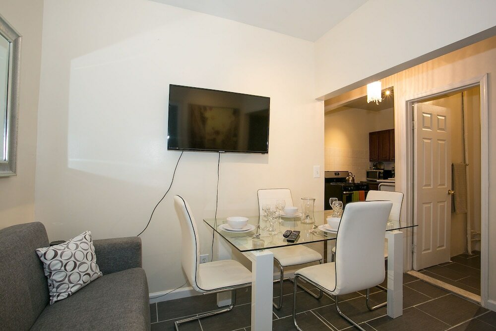 Фото Washington Heights Apartments