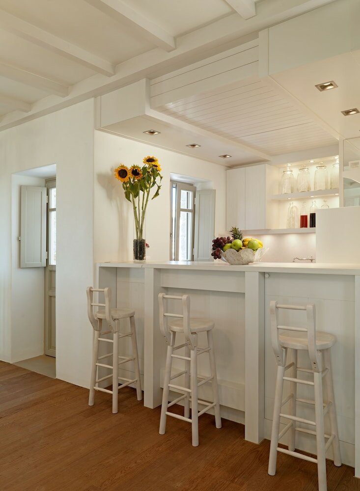 Фото Themonies Luxury Suites