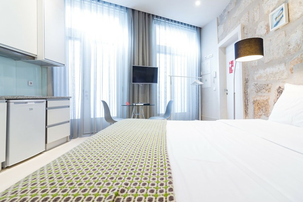 Фото Oporto Near Apartments