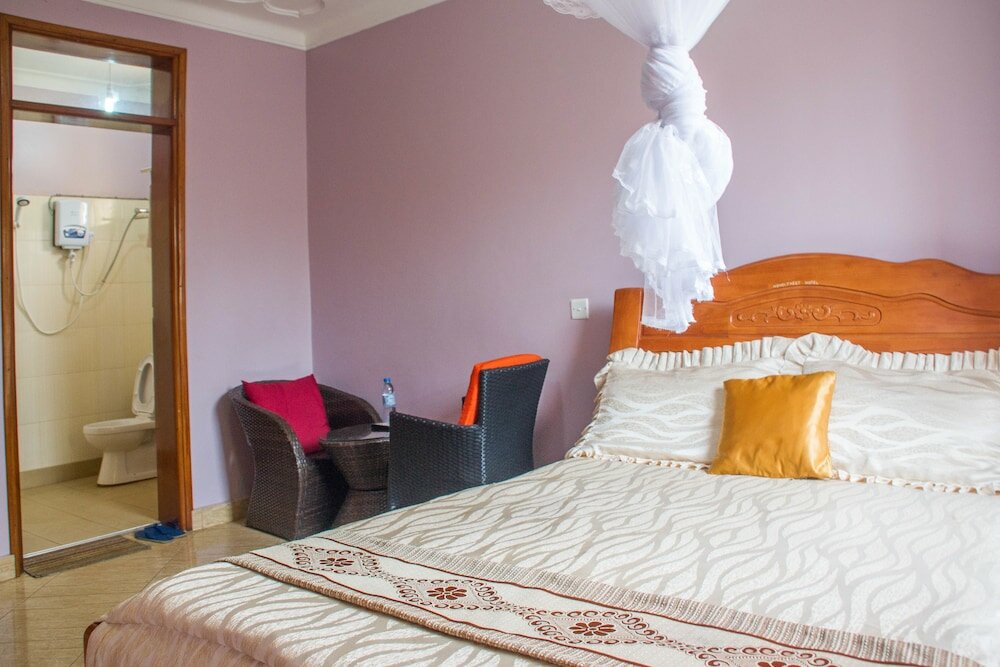 Фото Homely Nest Hotel