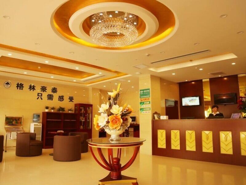 Гостиница GreenTree Inn HanZhong Railway Station BeiYiHuan Road Express Hotel в Ханьчжуне