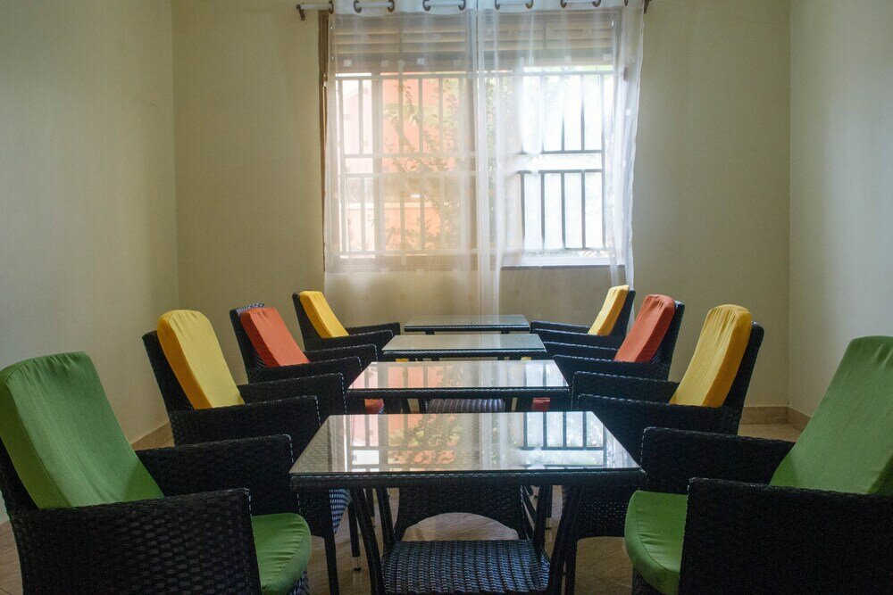 Фото Homely Nest Hotel