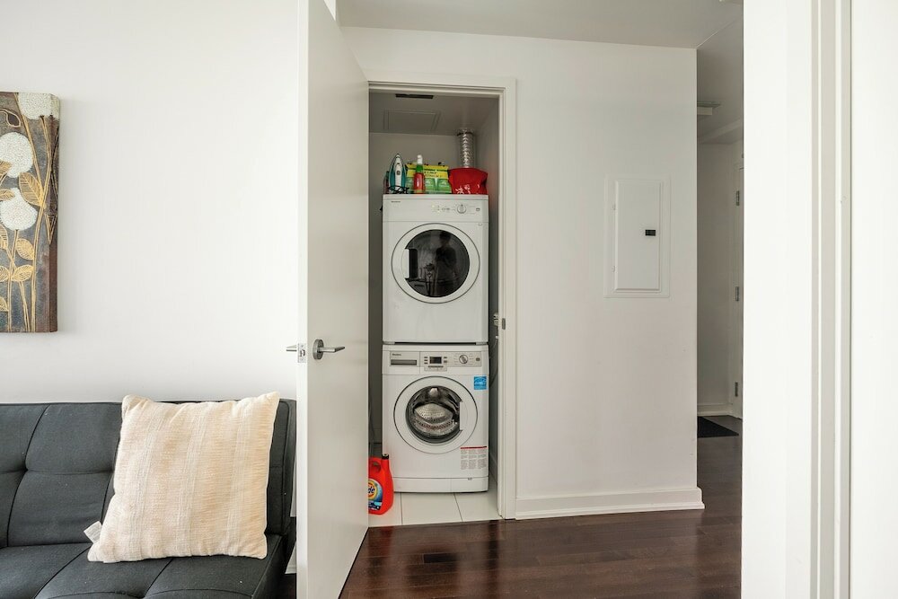 Фото Simply Comfort Gorgeous Apartments in the Heart of Toronto