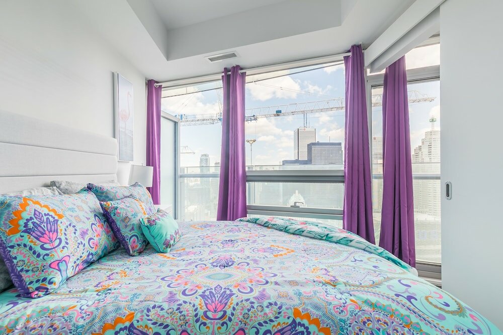 Фото Simply Comfort Gorgeous Apartments in the Heart of Toronto