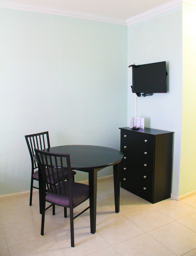 Фото Hollywood Beach Resort- Beautiful Large Studio