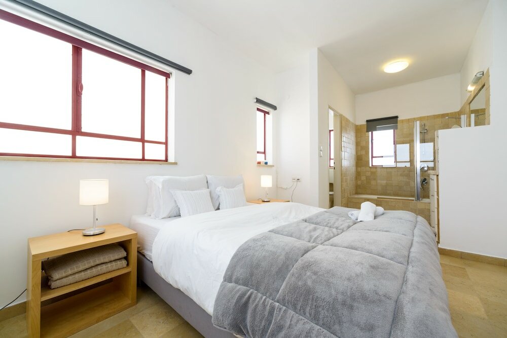 Фото Апартаменты Elegant 2br with Veranda by FeelHome