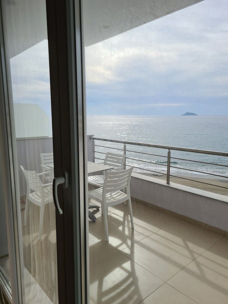 Фото Bella Mare Luxury Apartments