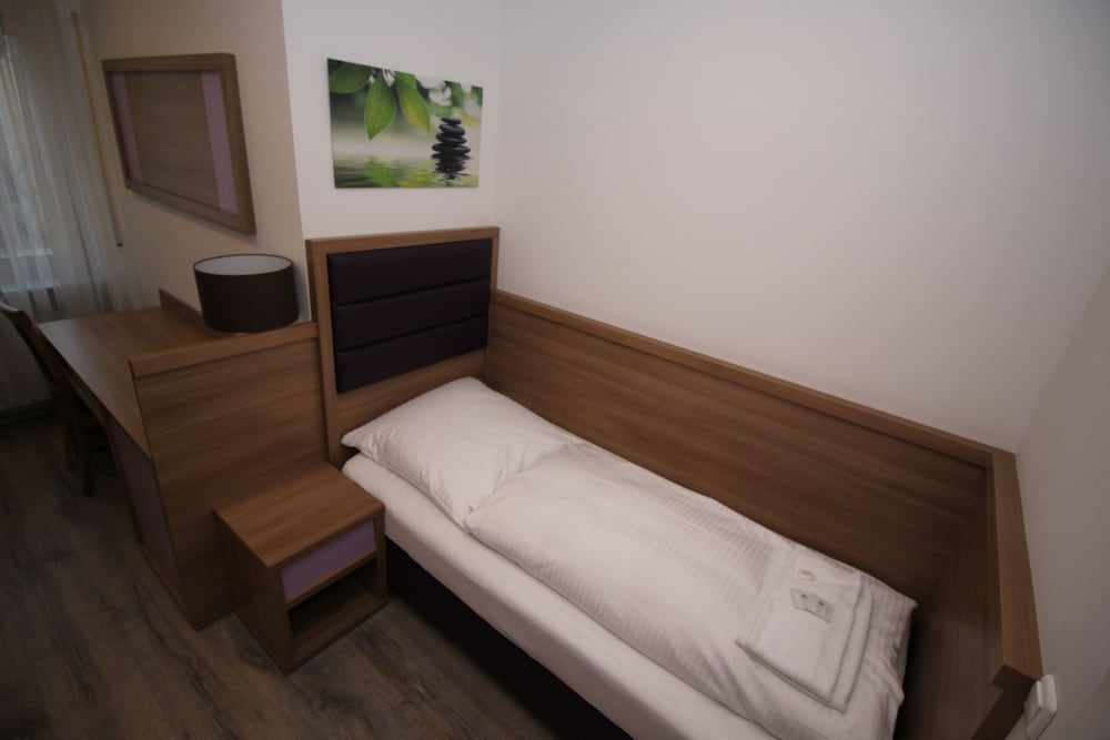 Фото Slamba Hostel Augsburg