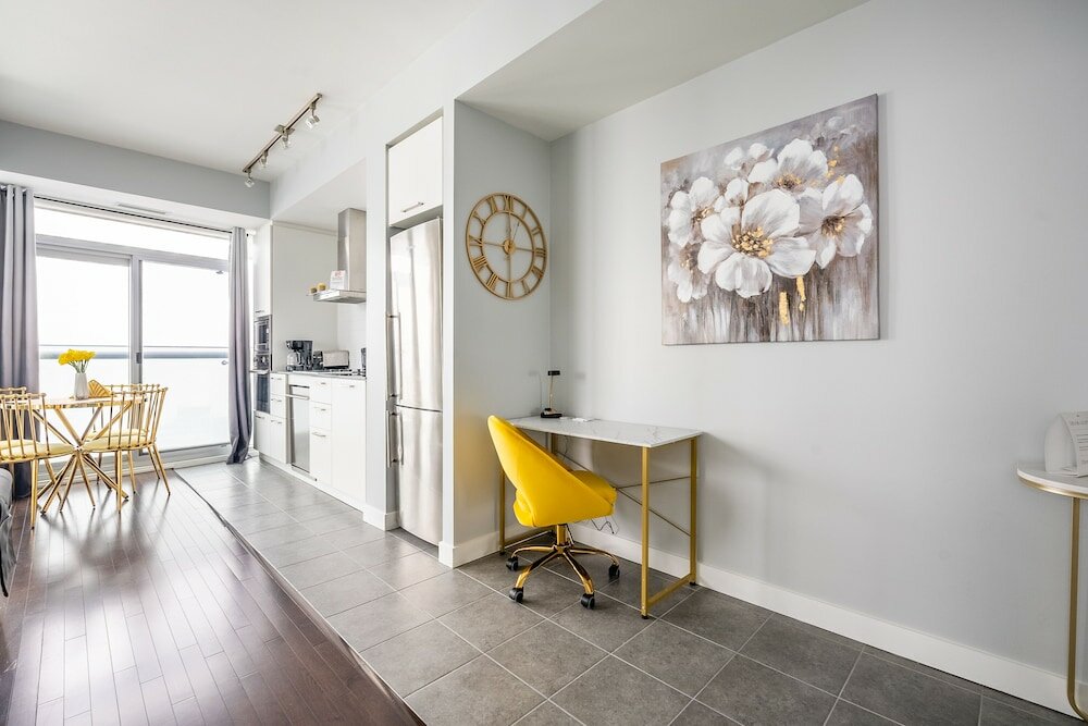 Фото Simply Comfort Gorgeous Apartments in the Heart of Toronto