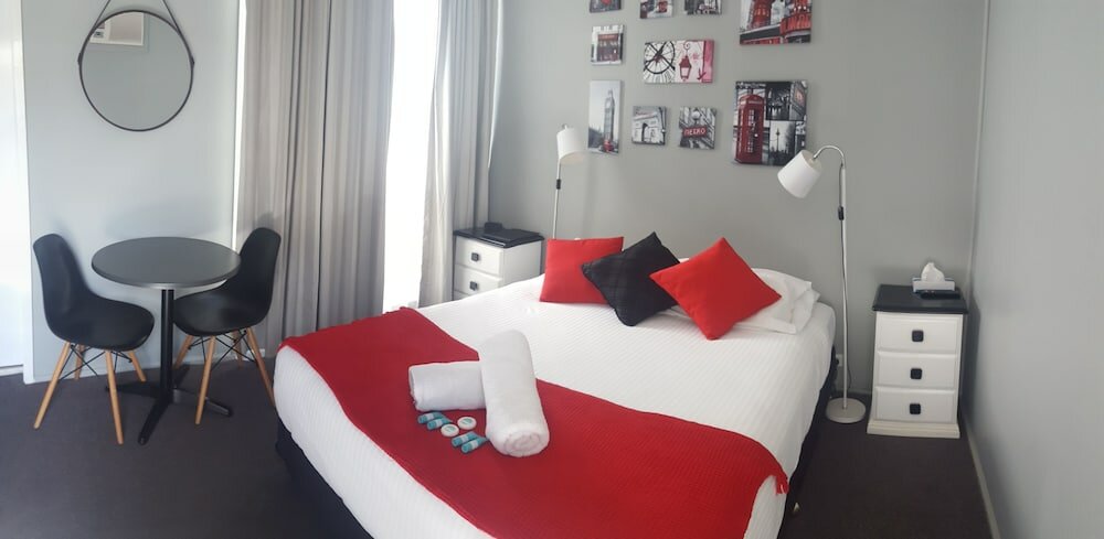 Фото Town House Motor Inn