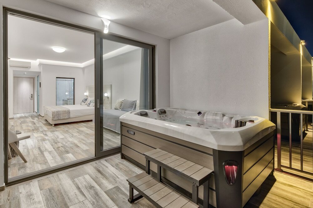 Фото Mandala Seafront Suites