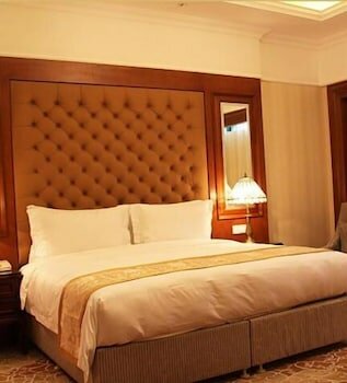 Фото Chongqing Auwi Hotel