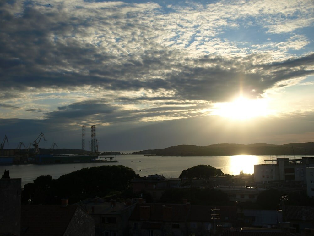 Фото Captain Emo City Apartments