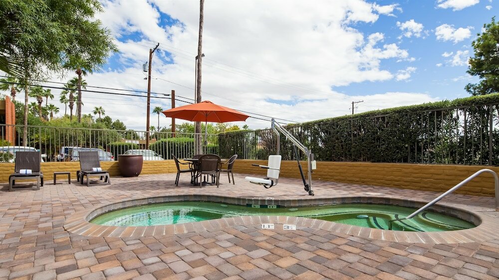 Фото Best Western Royal Sun Inn & Suites