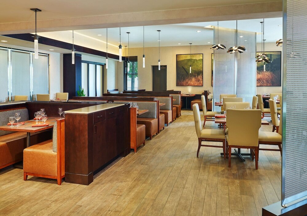 Фото DoubleTree by Hilton San Antonio Airport