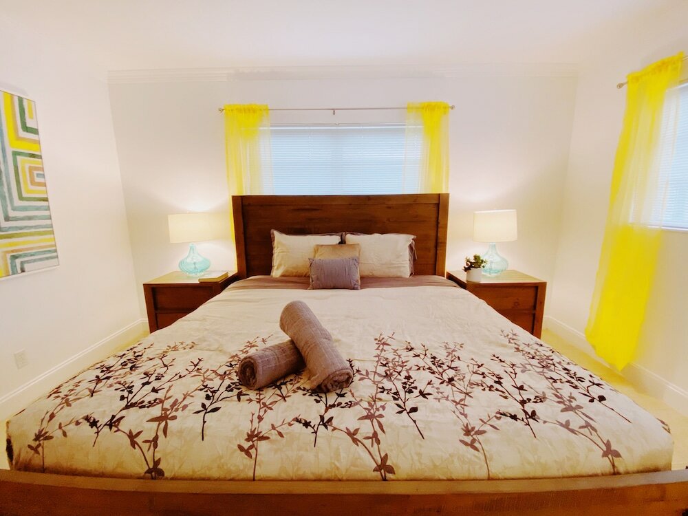 Фото Bayview Regency Apartments by Lowkl