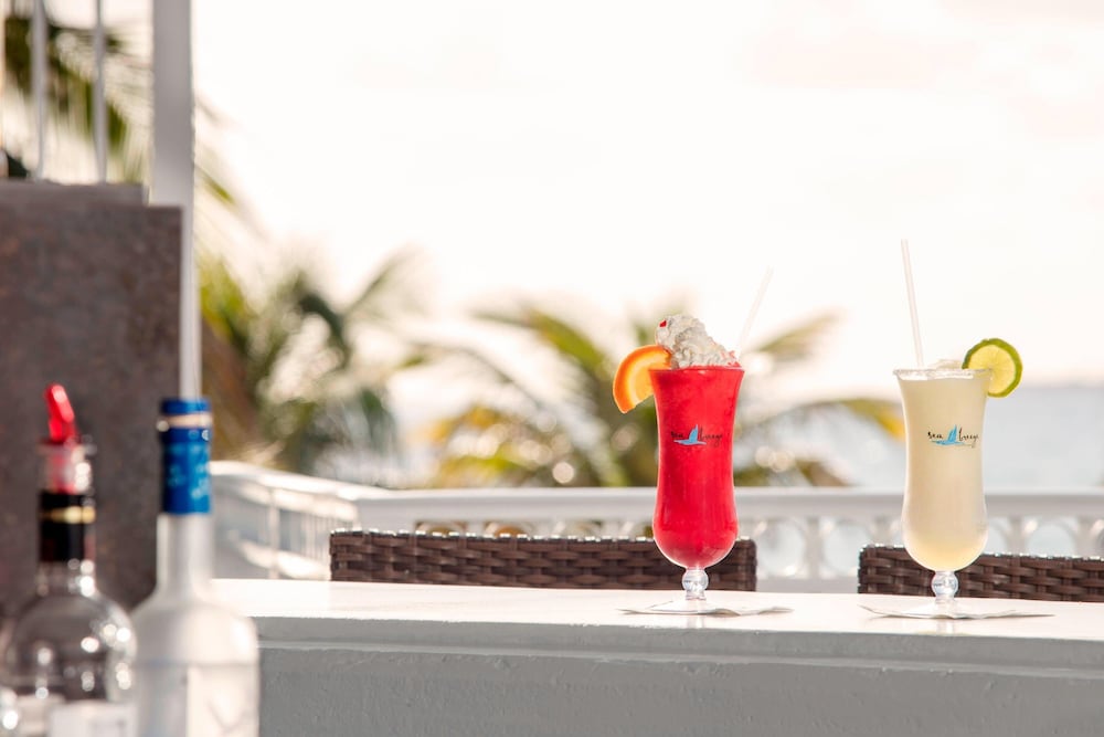 Фото Courtyard by Marriott Fort Lauderdale Beach