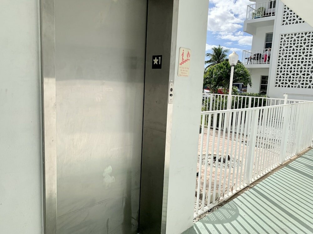 Фото Bayview Regency Apartments by Lowkl