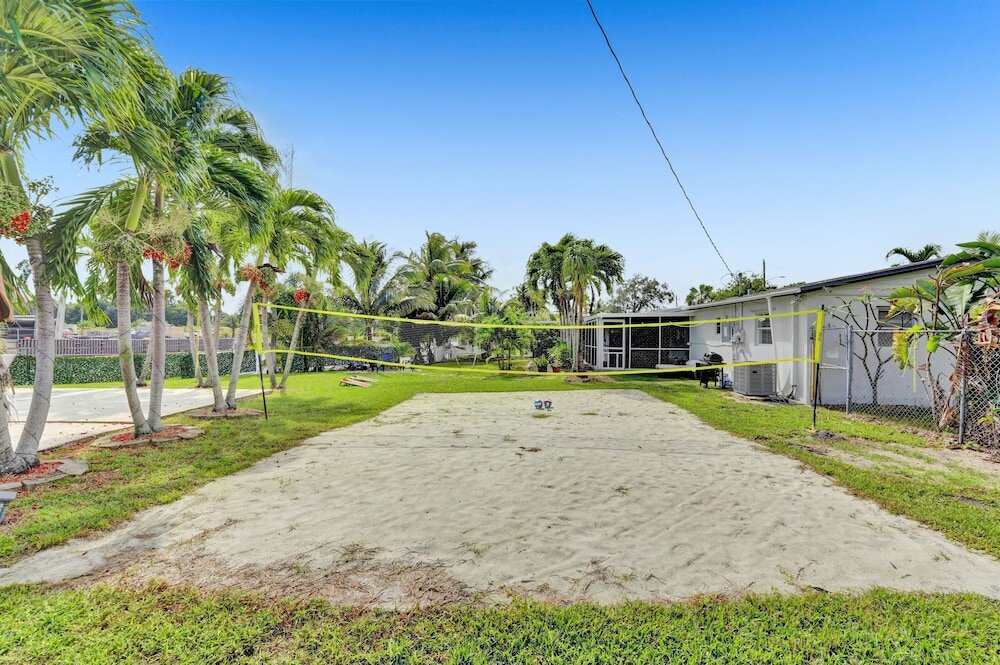 Фото Casa Lago Waterfront Home & Pool Near Hard Rock Casino