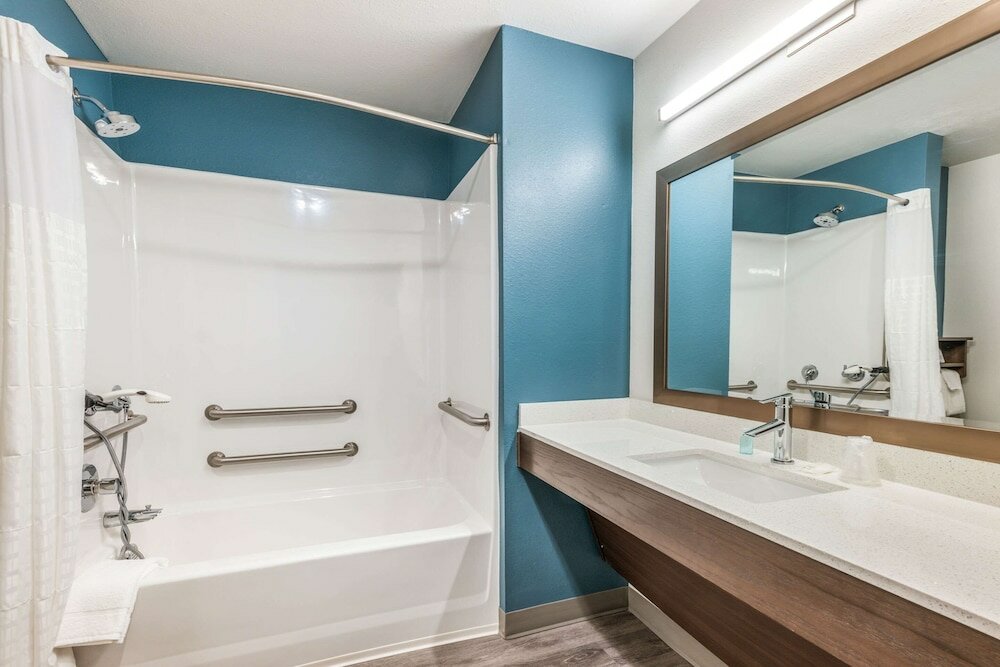 Фото WoodSpring Suites Linden