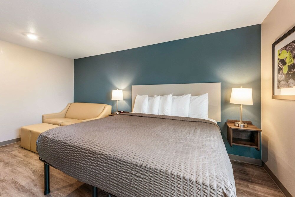 Фото WoodSpring Suites Linden