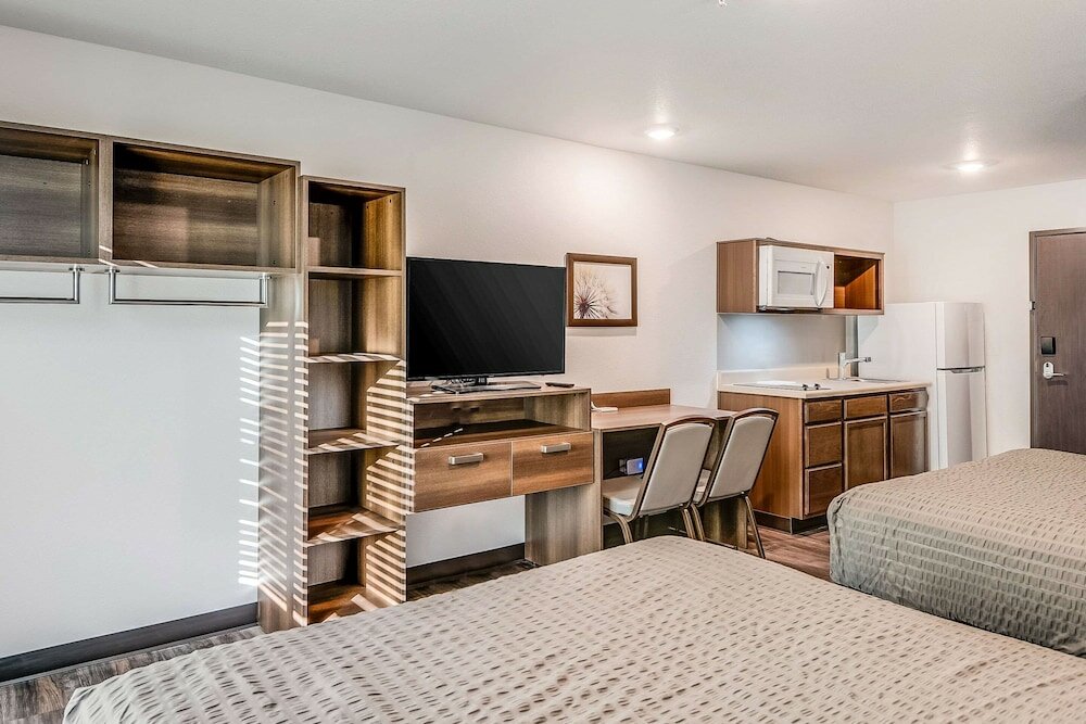 Фото Woodspring Suites West Des Moines