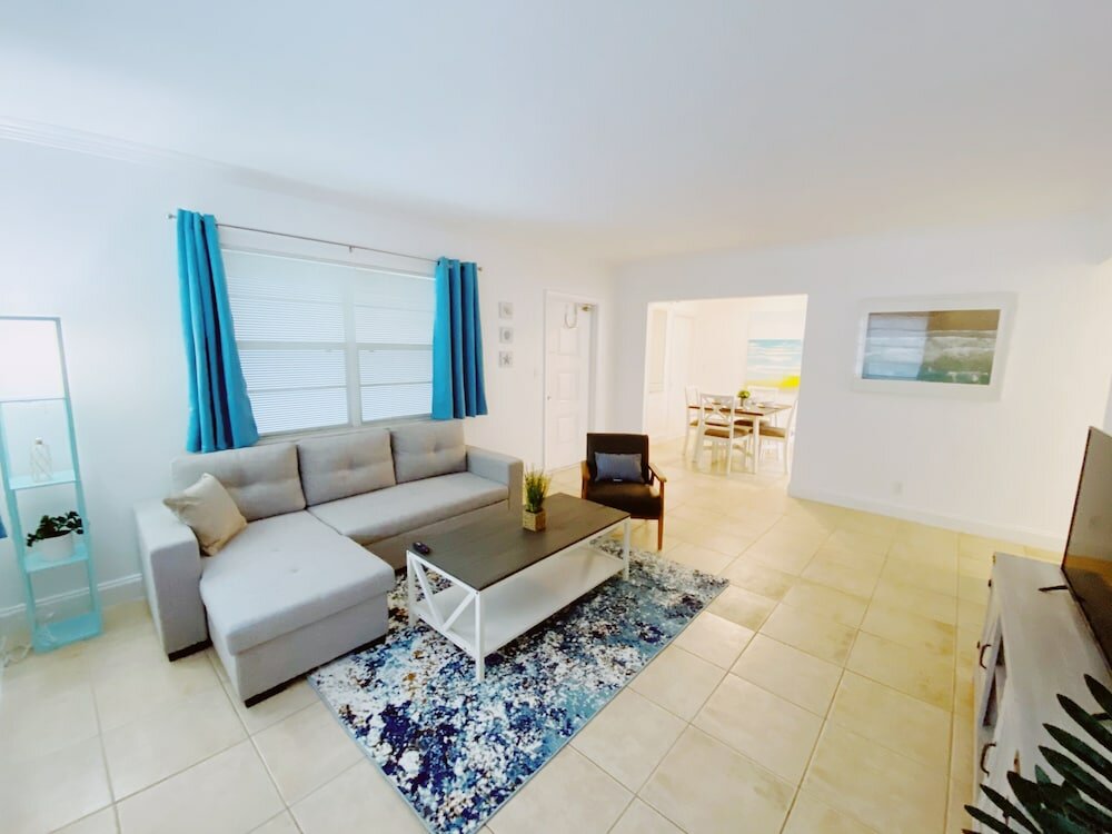 Фото Bayview Regency Apartments by Lowkl