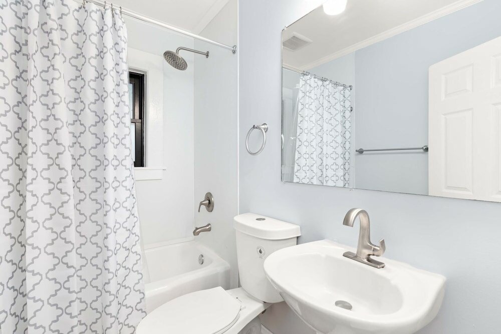 Фото Ebb and Flow Apartment House