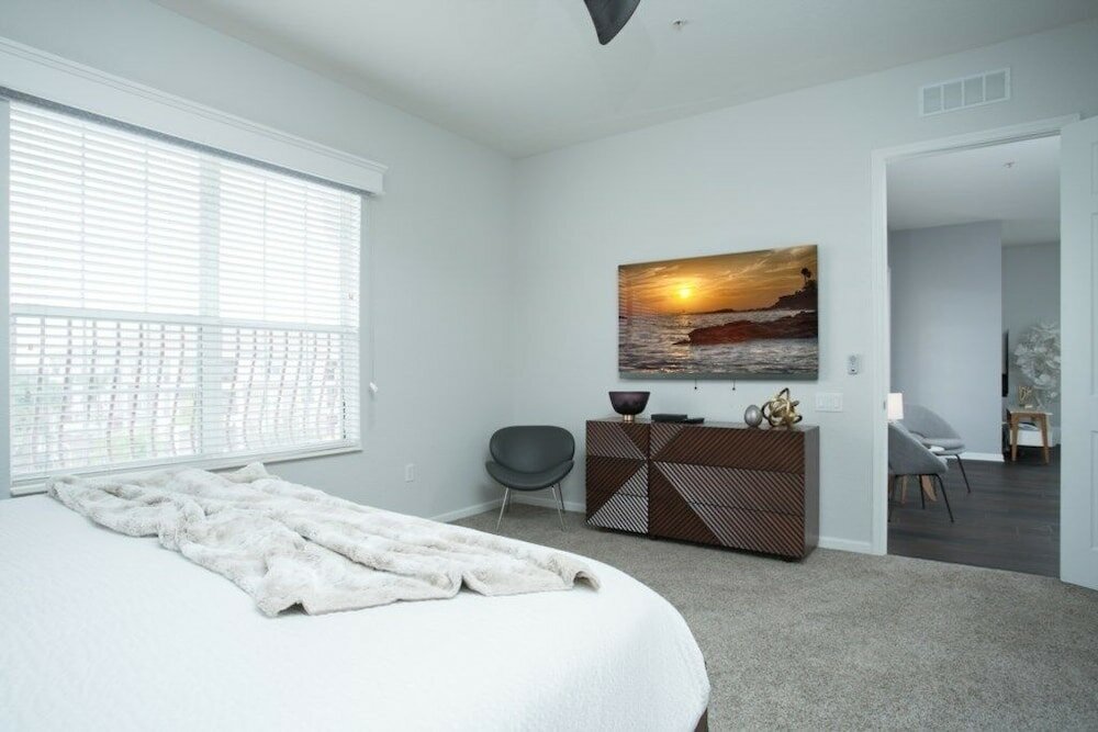 Фото Penthouse Next To Convention Center & Universal 3 Bedroom Condo by Redawning