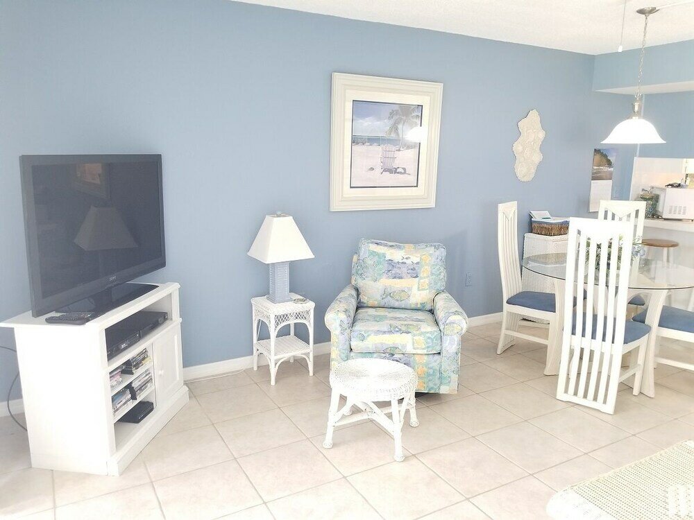Фото Ocean View 2 Bed, 2 Bath, Steps to the Beach - Spanish Trace 240