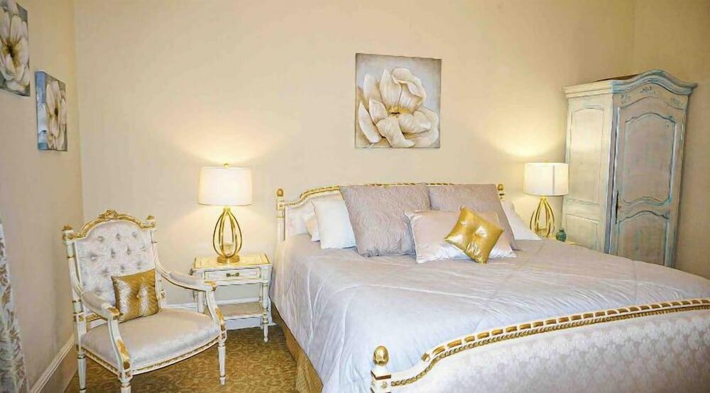 Фото River Rd. Mansion