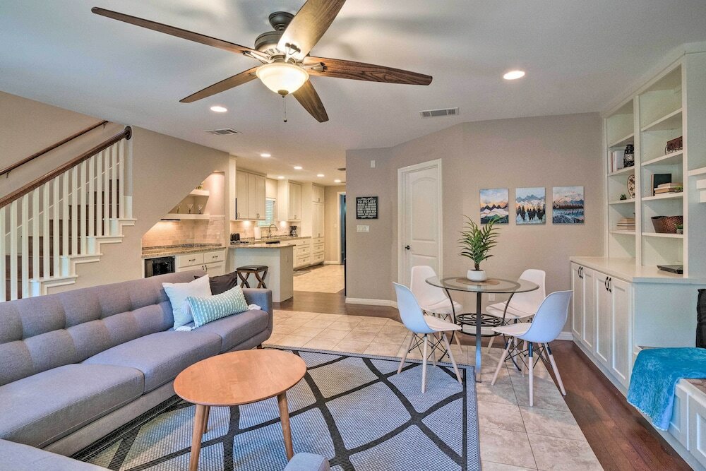 Фото Holly Hideaway