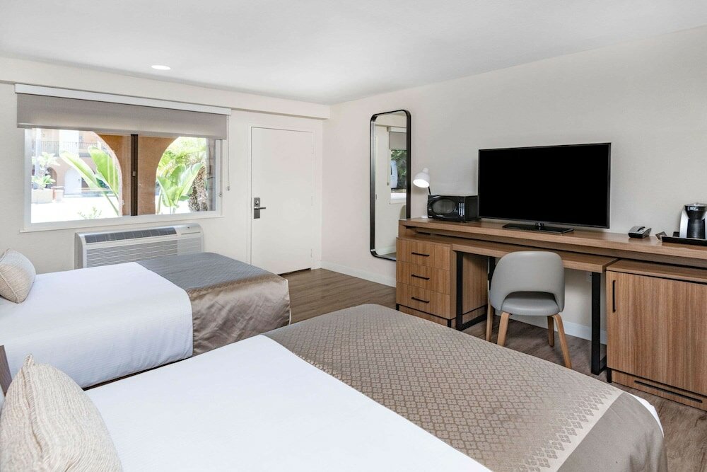 Фото Wyndham Garden San Diego Near SeaWorld