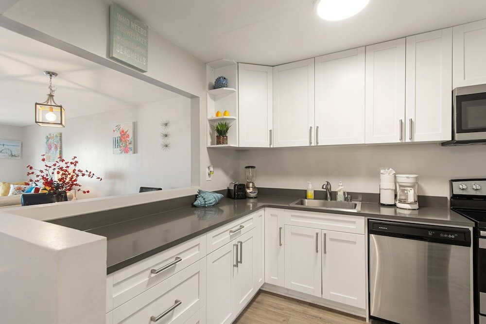 Фото 2Bed 2Bath with Patio on 11 Collins ave