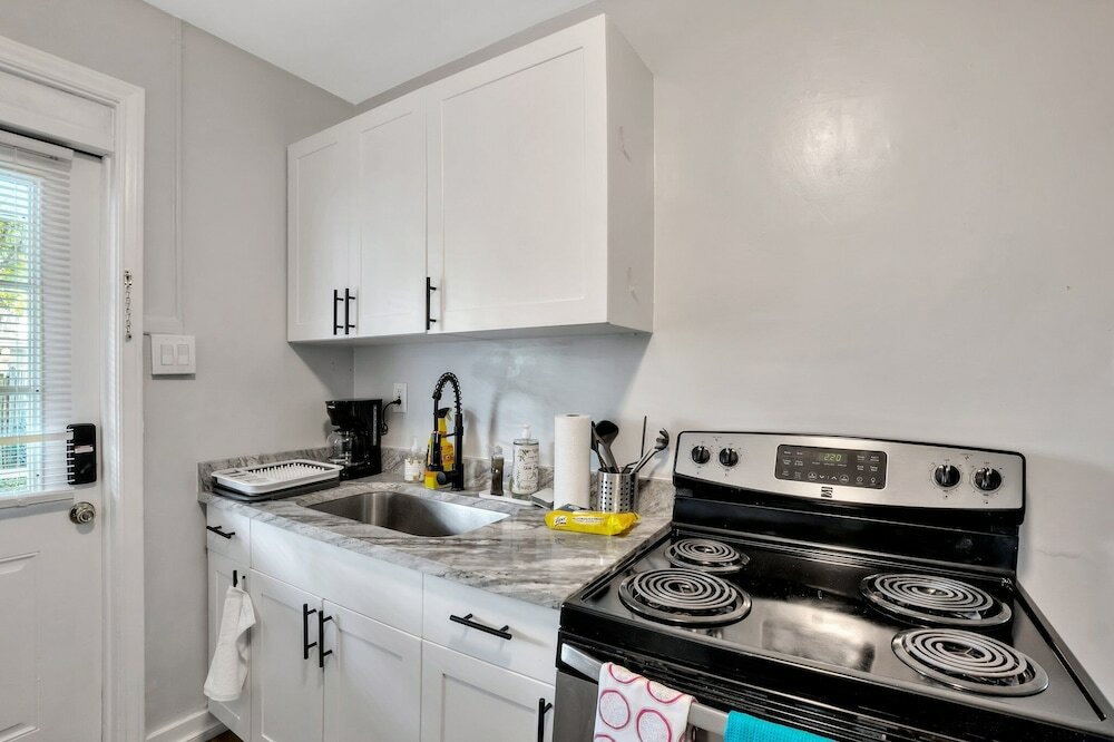 Фото Sunset Stays by the Beach & Caddy's