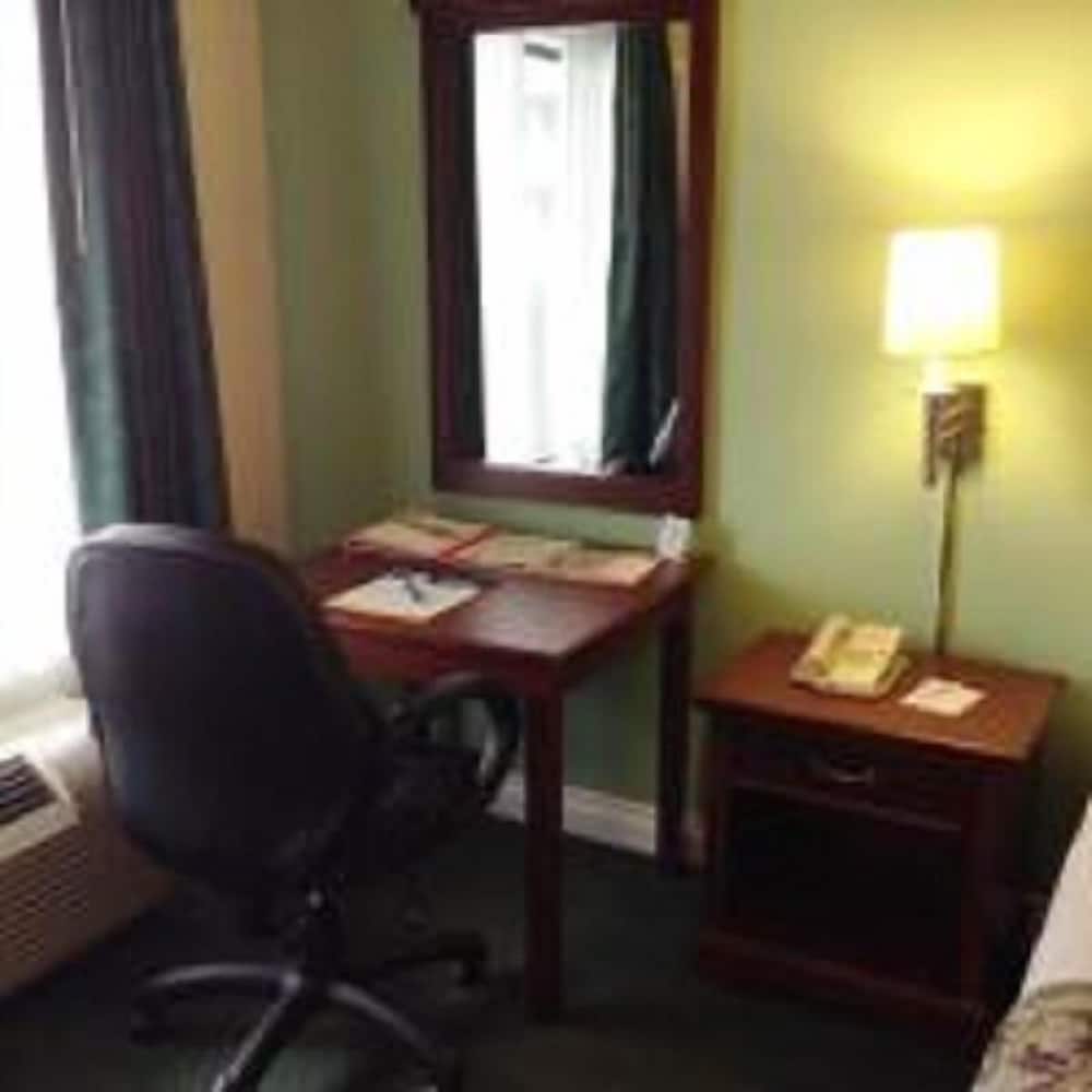 Фото Ramada by Wyndham Oceanside