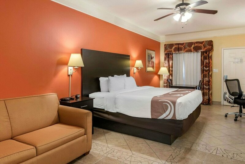 Гостиница Quality Inn & Suites at The Outlets Mercedes/Weslaco