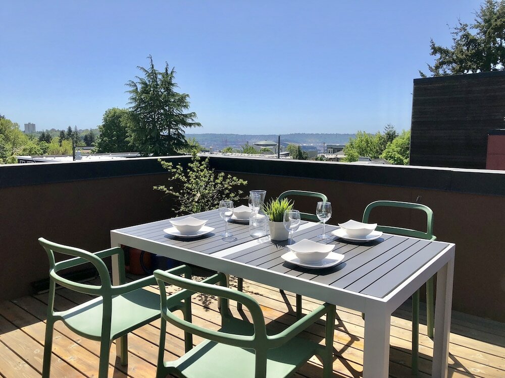 Фото Modern Home with Rooftop Oasis