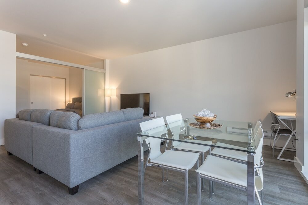 Фото Domicile Suites at Mark on 8th