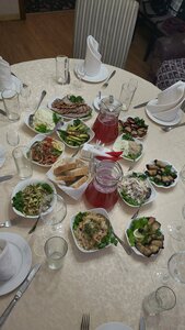 Kafe Sery kot (selo Sosnovka, Panelnaya ulitsa, 2) ، مقهى