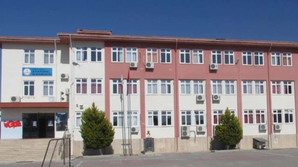 Primary school Ataturk Ilkogretim Okulu, Kumluca, photo